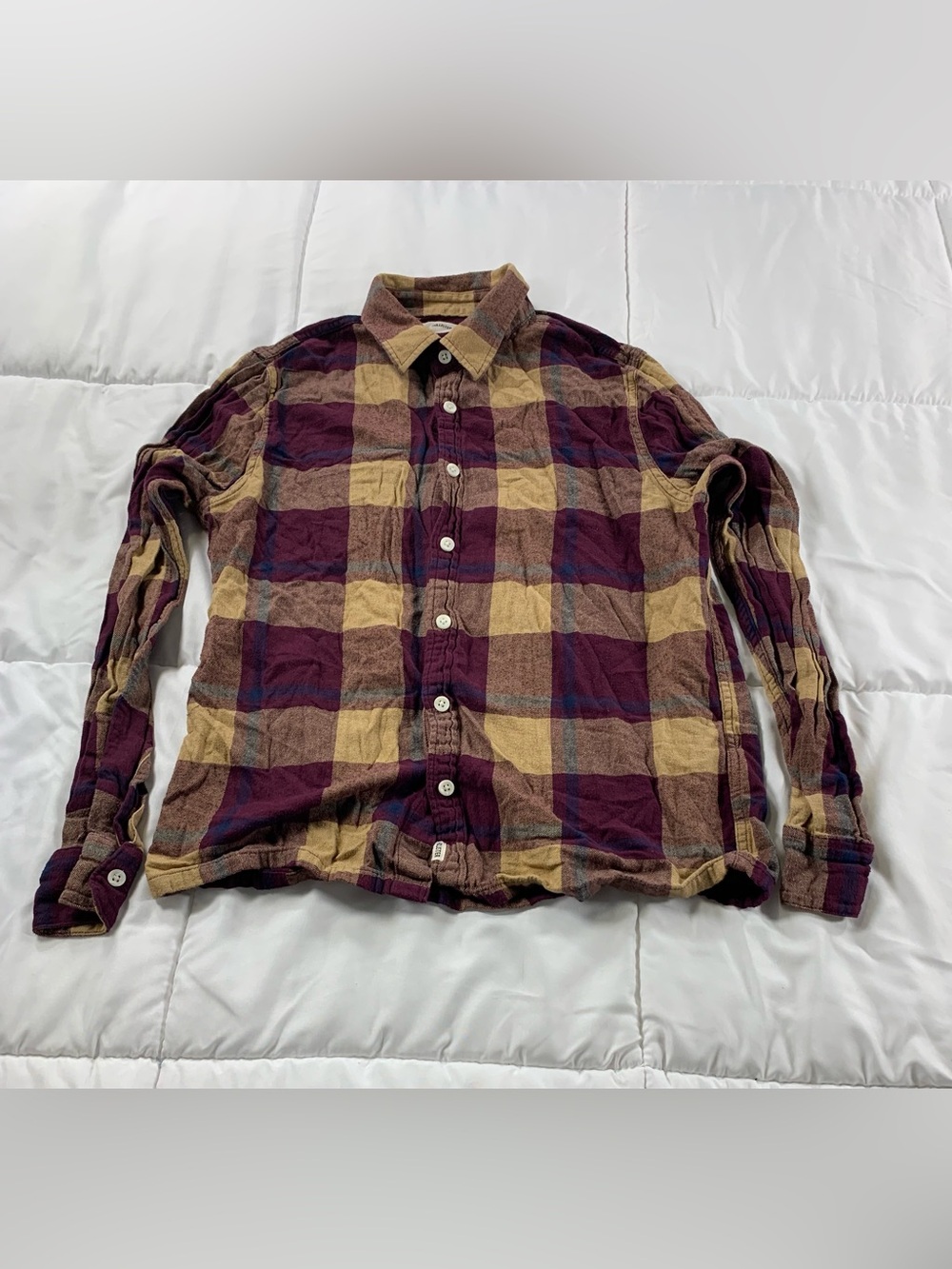 Like new HOLLISTER button-down shirt mens size M